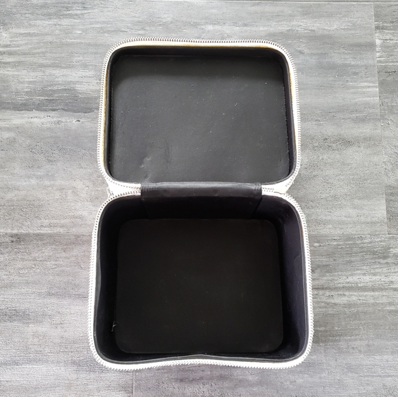 White Limited Edition VS Sequined Makeup Case - Picture 4 of 5